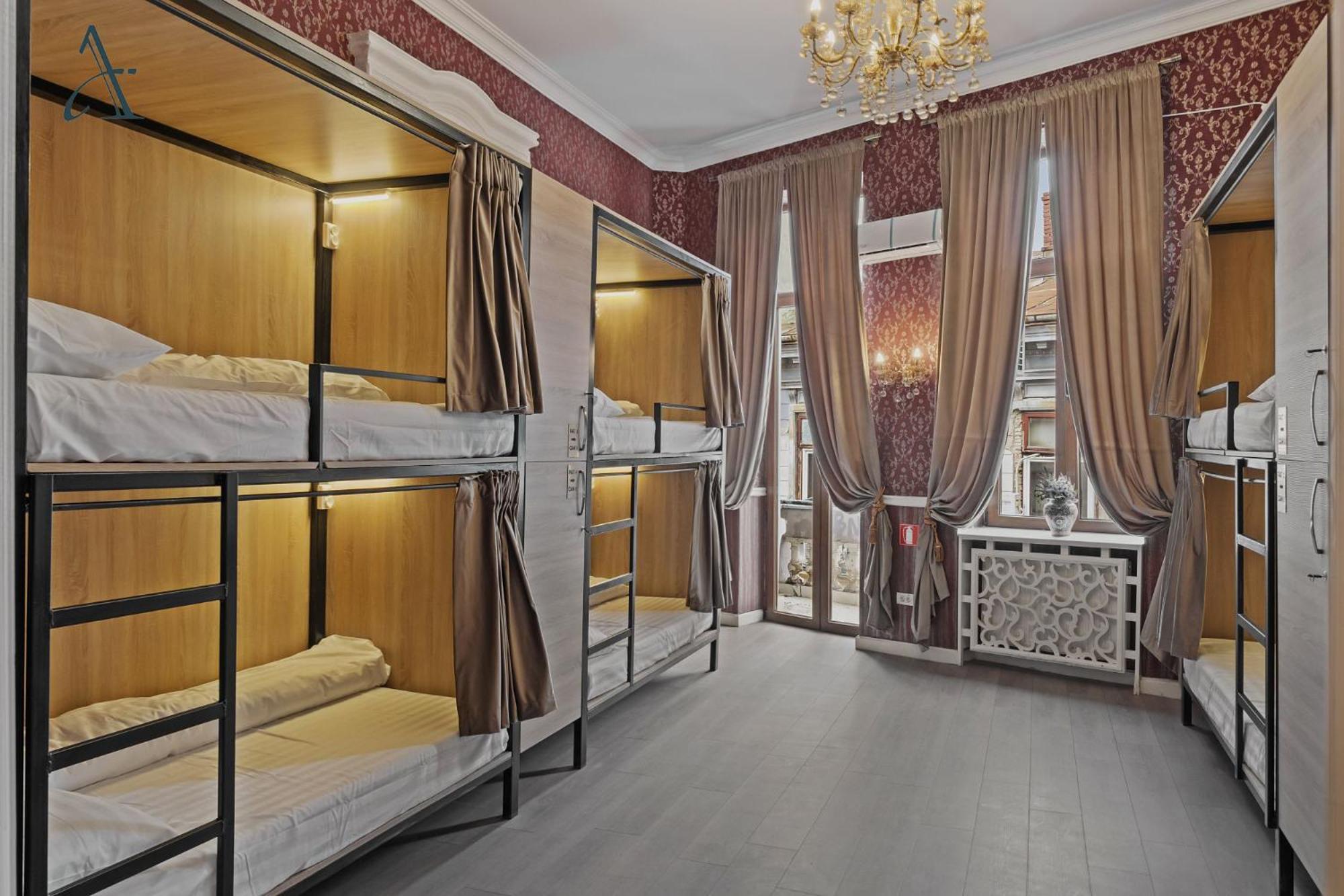 Ramana Garden Hostel - Self-Service Accommodation Bucureşti Eksteriør bilde
