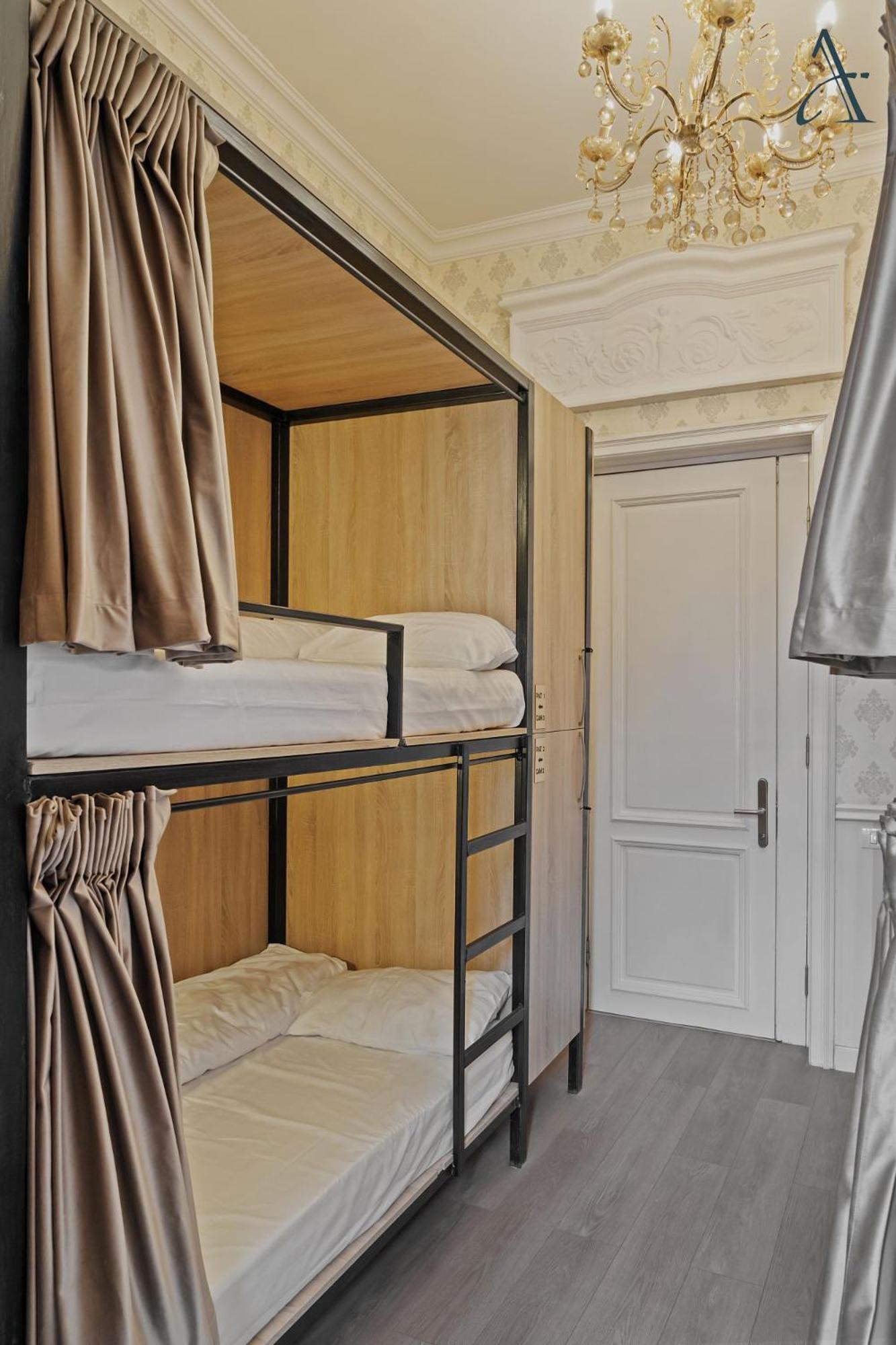 Ramana Garden Hostel - Self-Service Accommodation Bucureşti Eksteriør bilde